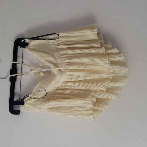 Host Pick Forever 21 Pleated Halter Top - Picture 4 of 7